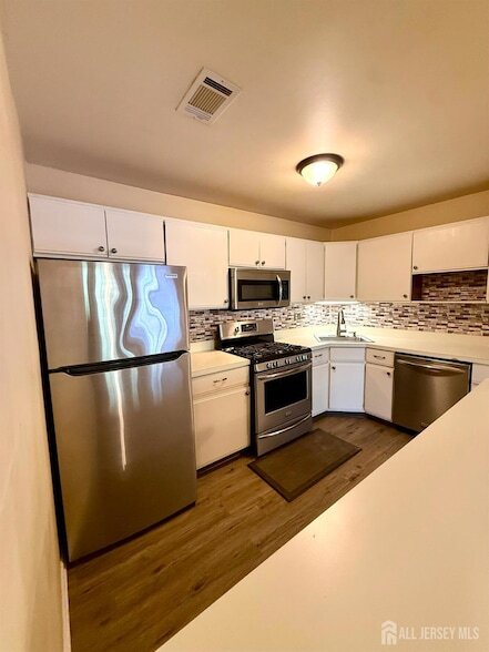 Building Photo - 505 Woodhaven Dr