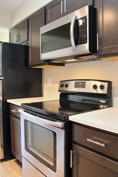 Building Photo - 2725-2743 SE Taylor St