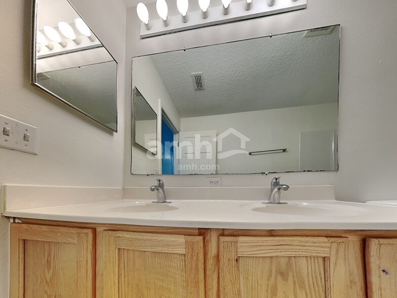 Building Photo - 11997 Mission Creek Ln