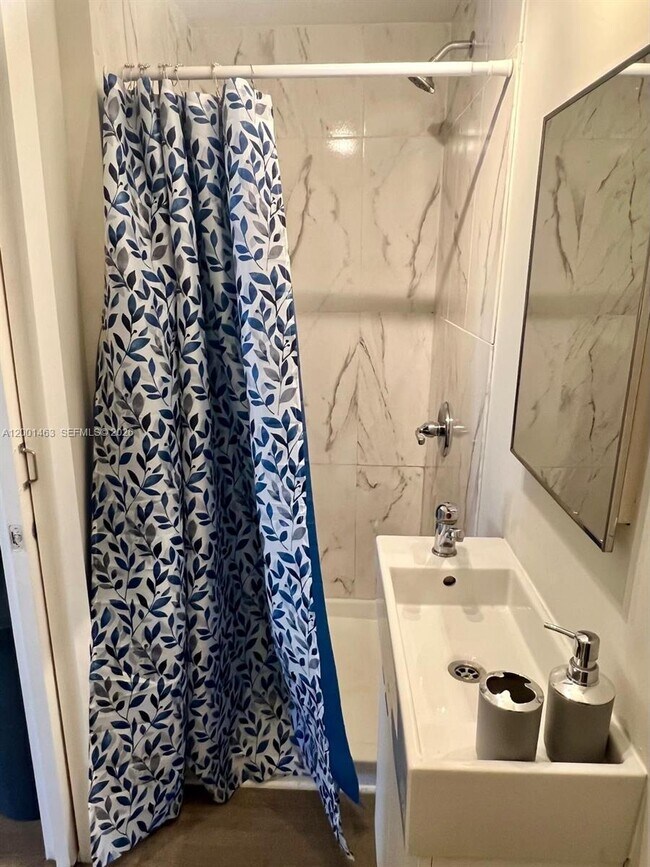 Building Photo - 2932 NW 16th Ave