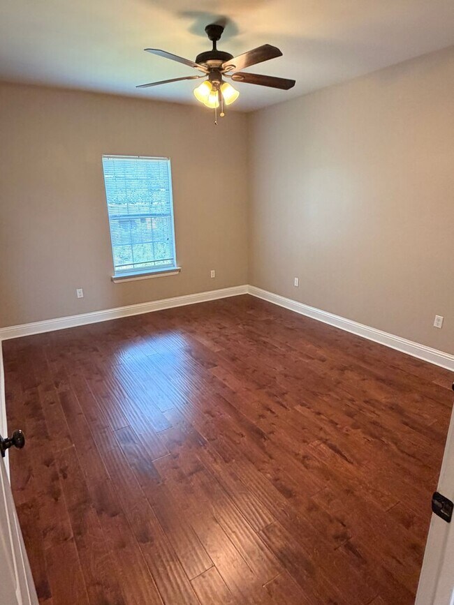 Building Photo - 5748-5748 Cameron Blvd