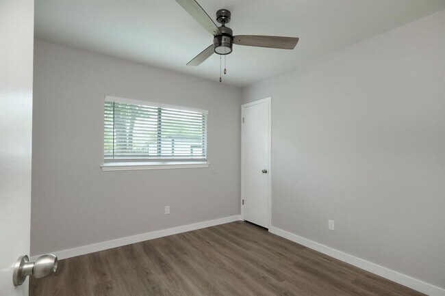 Building Photo - 1301 Black Cherry Dr