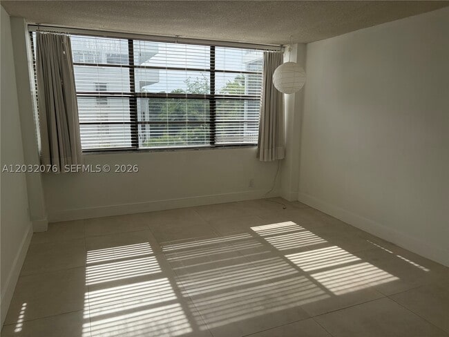 Building Photo - 150 Ocean Ln Dr