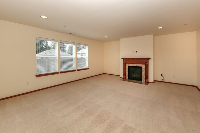 Building Photo - Spacious 4-Bedroom DuPont Home with AC