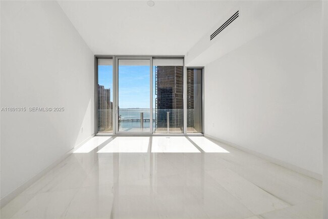 Building Photo - 300 Biscayne Blvd Way