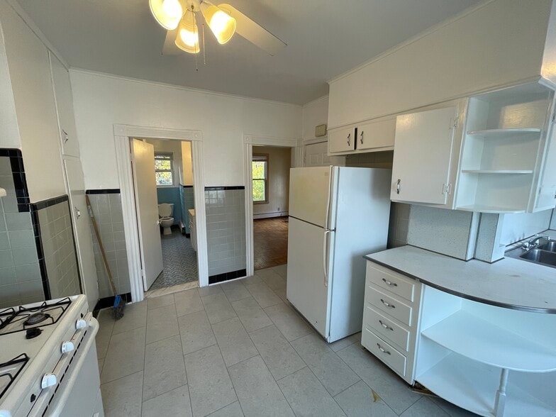 Building Photo - 515 Columbus Ave