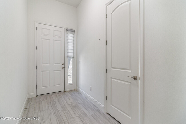 Building Photo - 2991 Casterton Dr