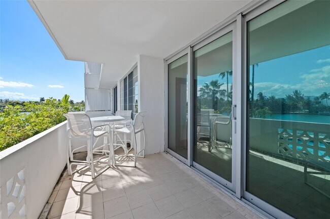Building Photo - 9101 E Bay Harbor Dr