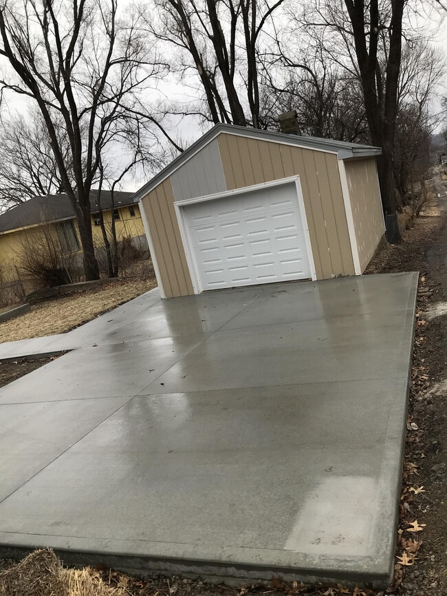 Building Photo - 36 Limit St