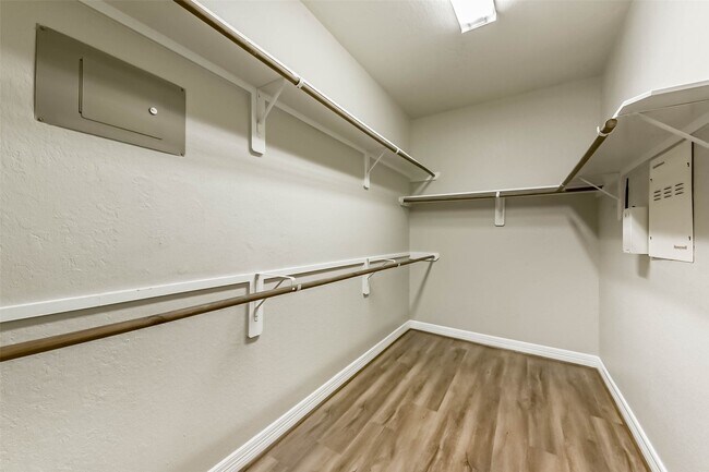 Building Photo - 21617 Horseshoe Dr