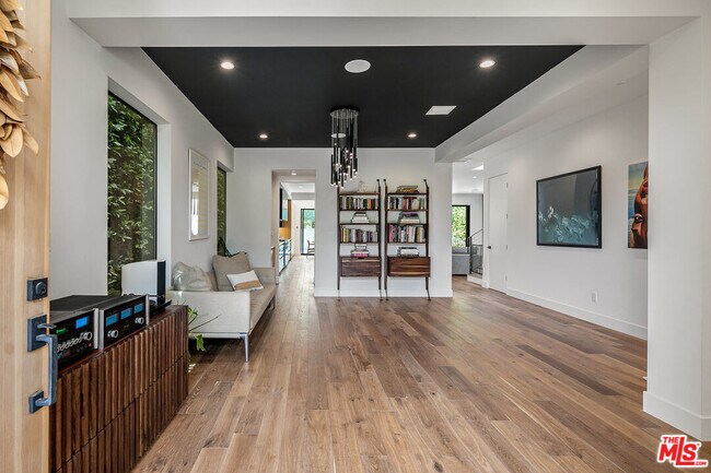 Building Photo - 1037 Palms Blvd