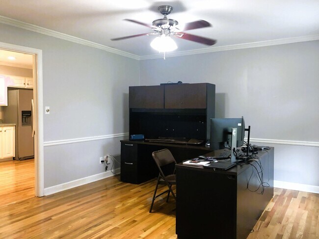 Building Photo - 218 Marty Dr