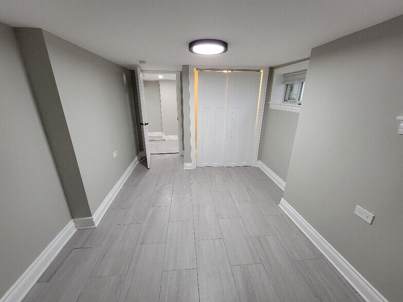 Building Photo - 5521 W 63rd Pl