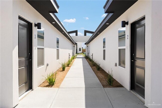 Building Photo - 11501 N 25th St