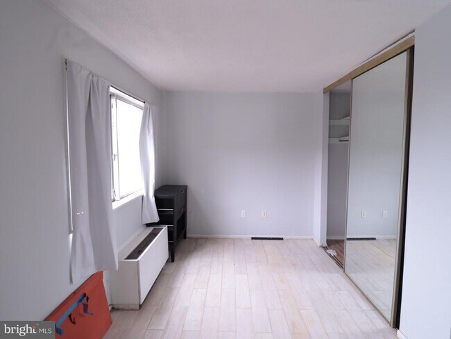 Building Photo - 2059 Huntington Ave