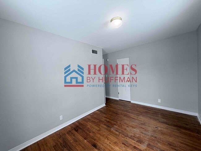 Building Photo - Three Bedroom House | $500 Deposit Special!