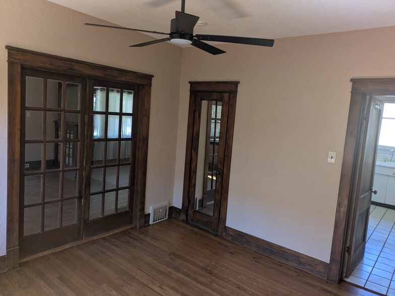 Building Photo - 1272 S University Blvd