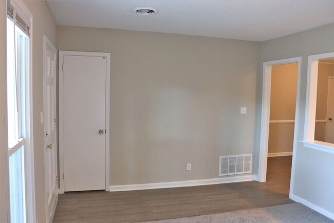Building Photo - Handsome  3-bedroom ranch home!