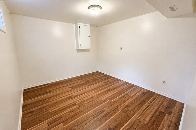 Building Photo - 1618 E Maple Ave