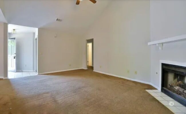 Building Photo - 3 Bedroom 2 Bath- back yard covered patio