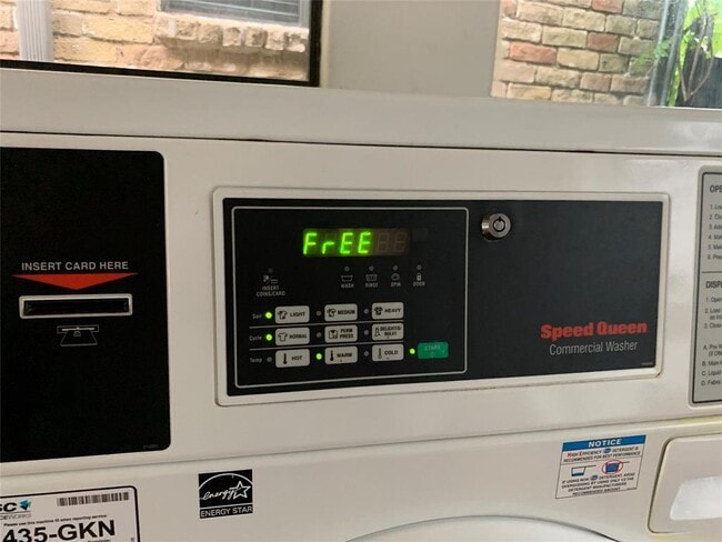 Building Photo - 407 E 45th St