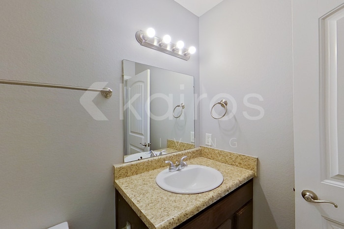 Building Photo - 5000 Thomas St