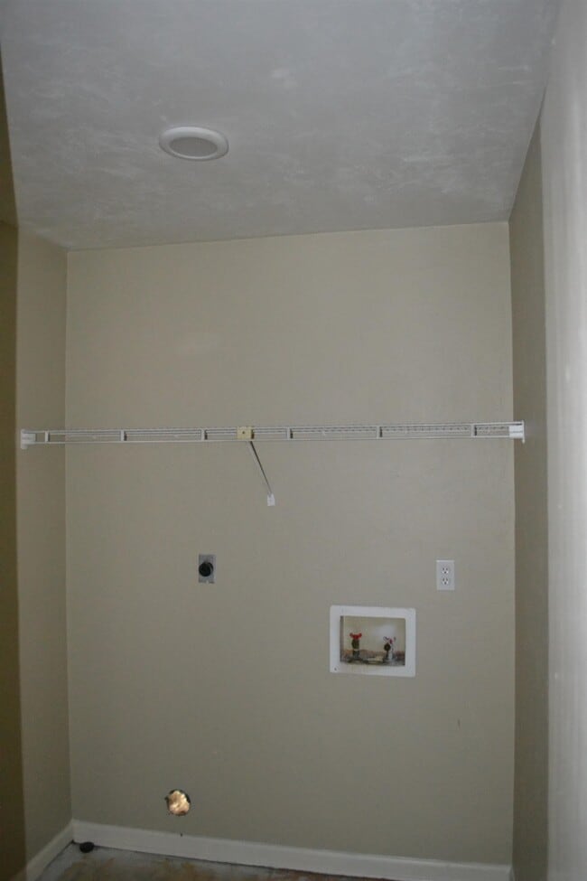 Building Photo - 2041 Continental Ave