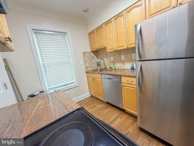 Building Photo - 318 11th St SE