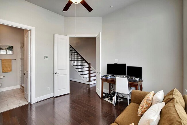 Building Photo - 4015 Lillian St