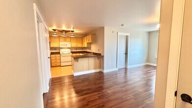 Building Photo - Freshly Updated 2-Bedroom Condo in the Hea...