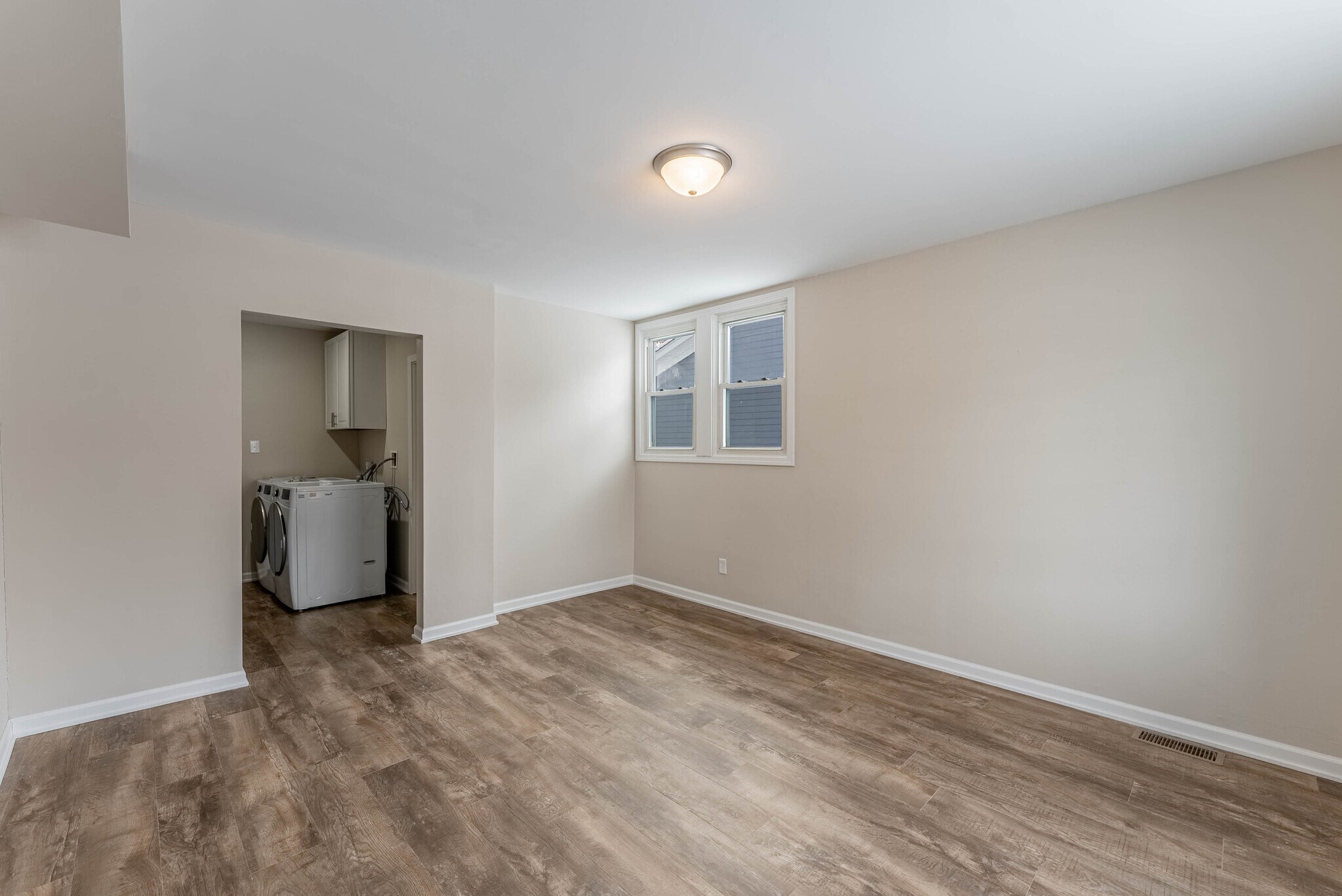 Building Photo - 125 S Main St