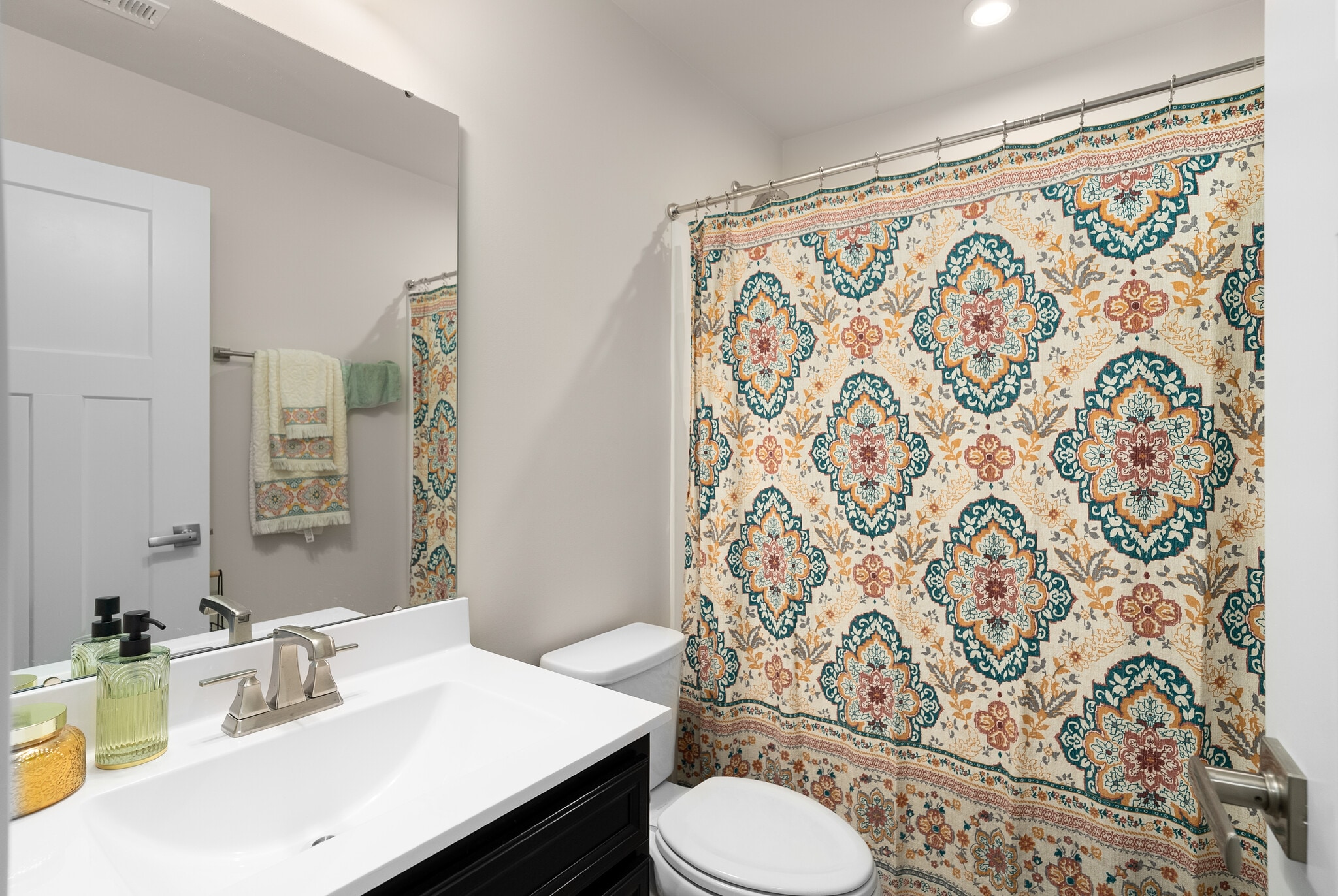 Guest Bathroom - 1121 Riverbrook Dr