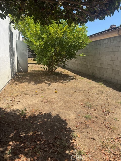 Building Photo - 758 W Longden Ave