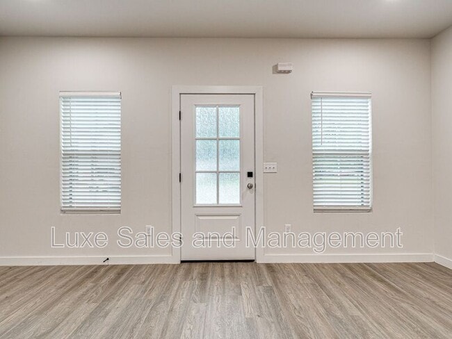 Building Photo - 614 W 2nd St