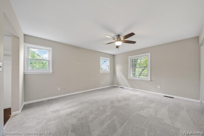 Building Photo - 126 Orchardale Dr