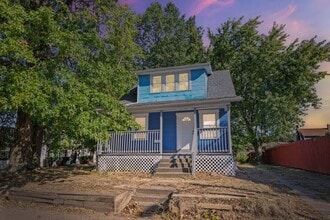 Building Photo - ? Cozy 2-Bedroom Home with Modern Updates ...