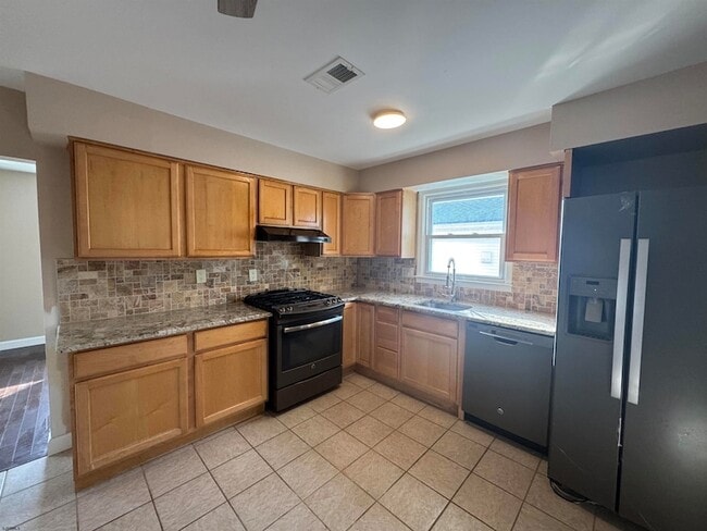 Building Photo - 352-354 Hampshire Drive Unit
