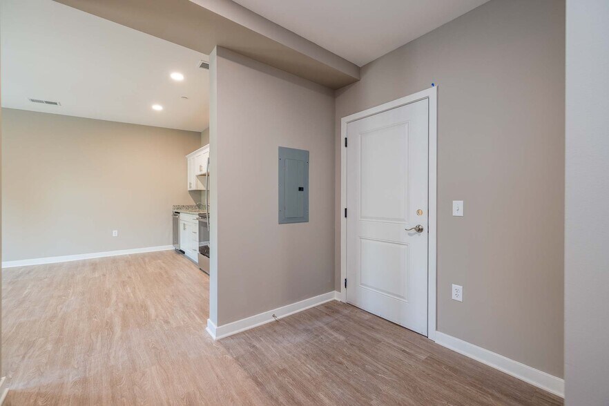 Building Photo - 5 Chestnut St