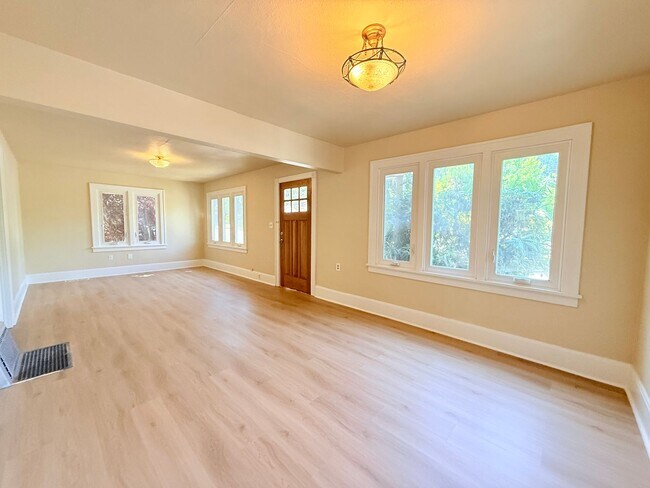 Building Photo - 4630 SW 185th Ave