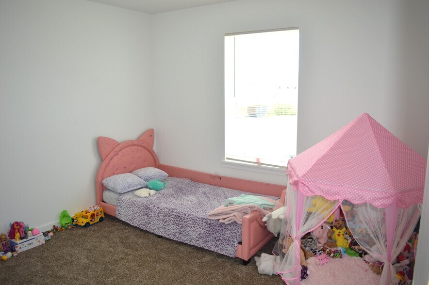 Building Photo - 311 Alberts Dr