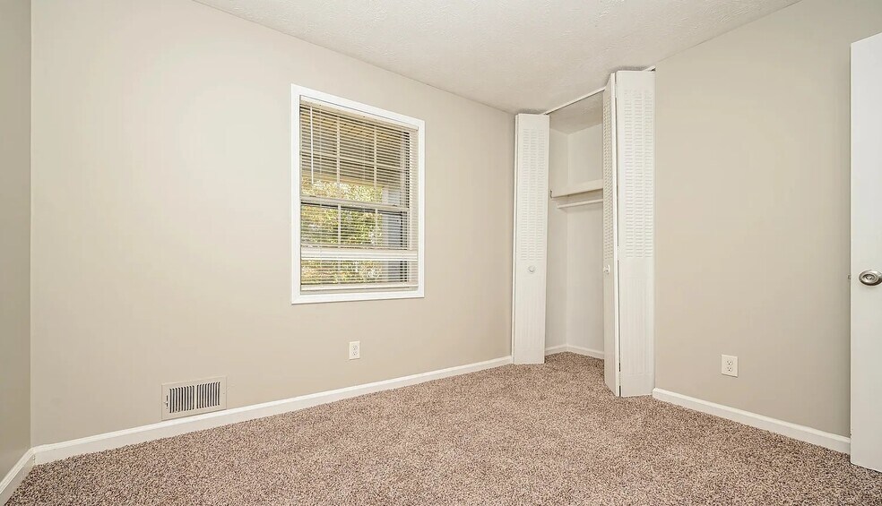 Building Photo - 6324 Amberly Rd