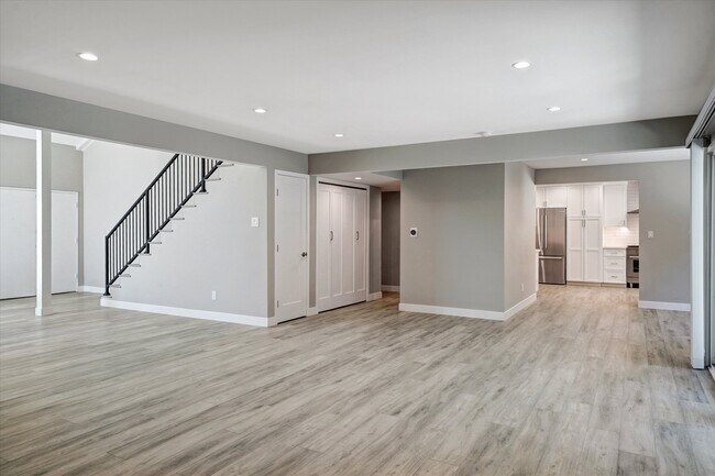 Building Photo - 5346 Tyrone Ave