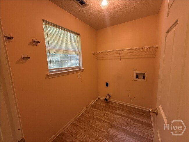 Building Photo - 211 Woodbury Ln