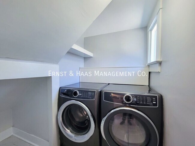 Building Photo - Historic 5-Bedroom, 4-Bath Home with Moder...