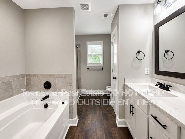 Building Photo - 621 Blawell Cir