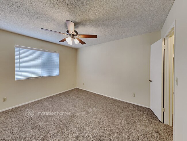 Building Photo - 4707 W Villa Maria Dr
