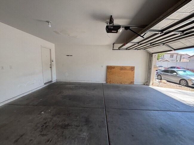 Building Photo - Charming 3-Bedroom Home with Modern Comfor...