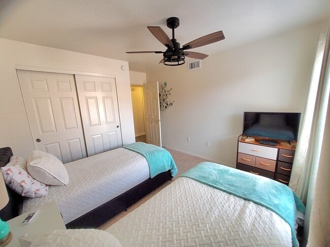 Building Photo - 7255 E Snyder Rd