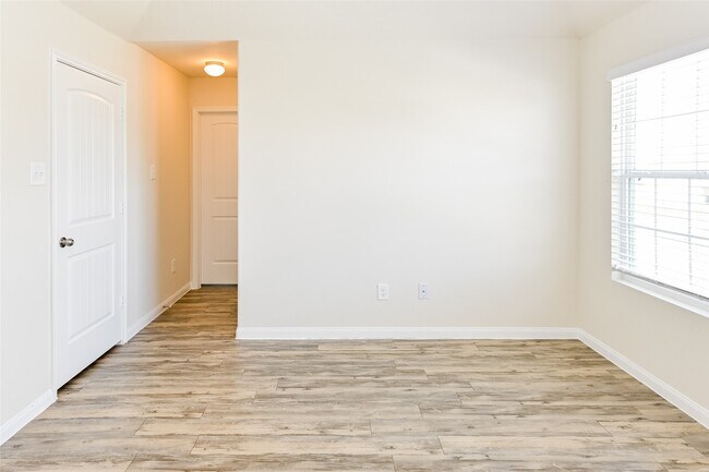Building Photo - 10318 Van Hut Ln