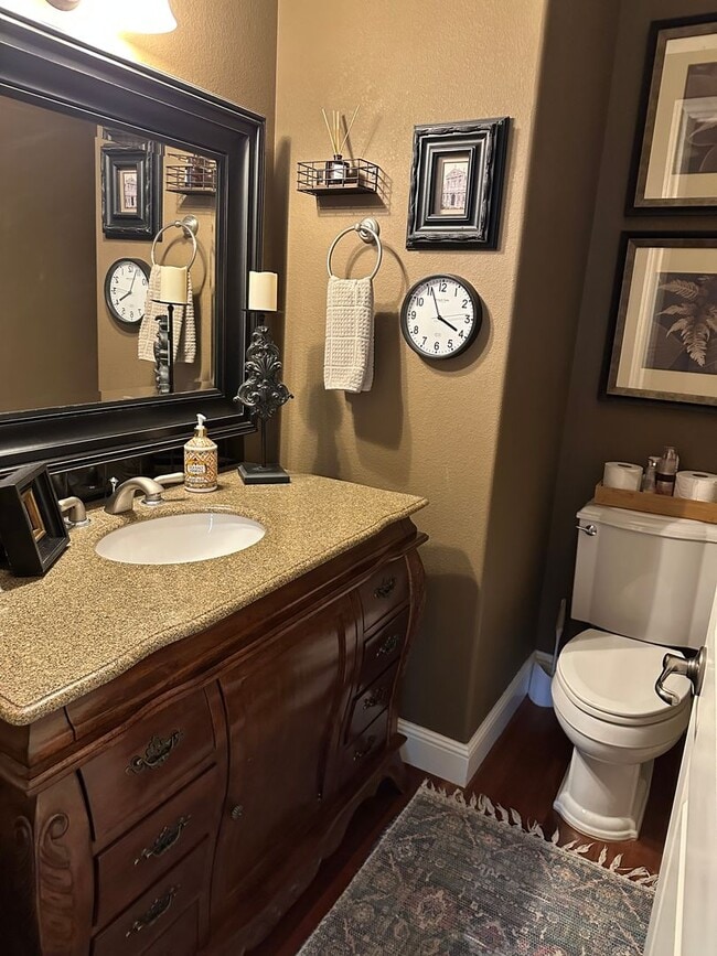 Building Photo - Stunning home on the OGA course